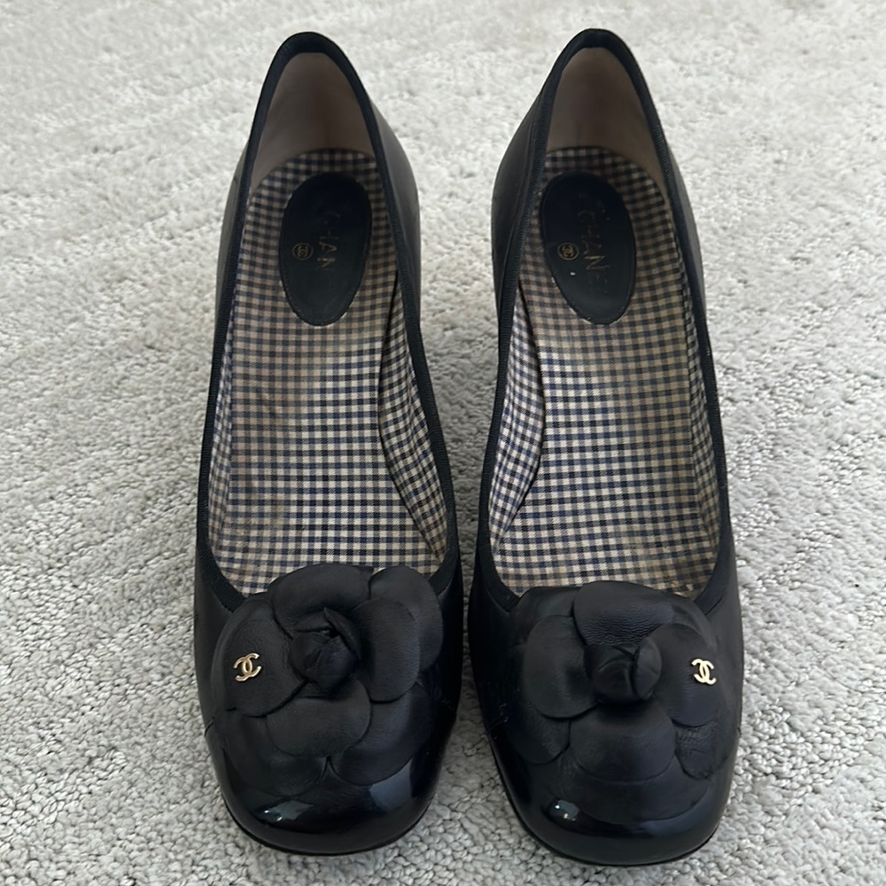 Chanel Leather and Patent Leather Cap Toe Camellia Block Heel Pumps Size 40
